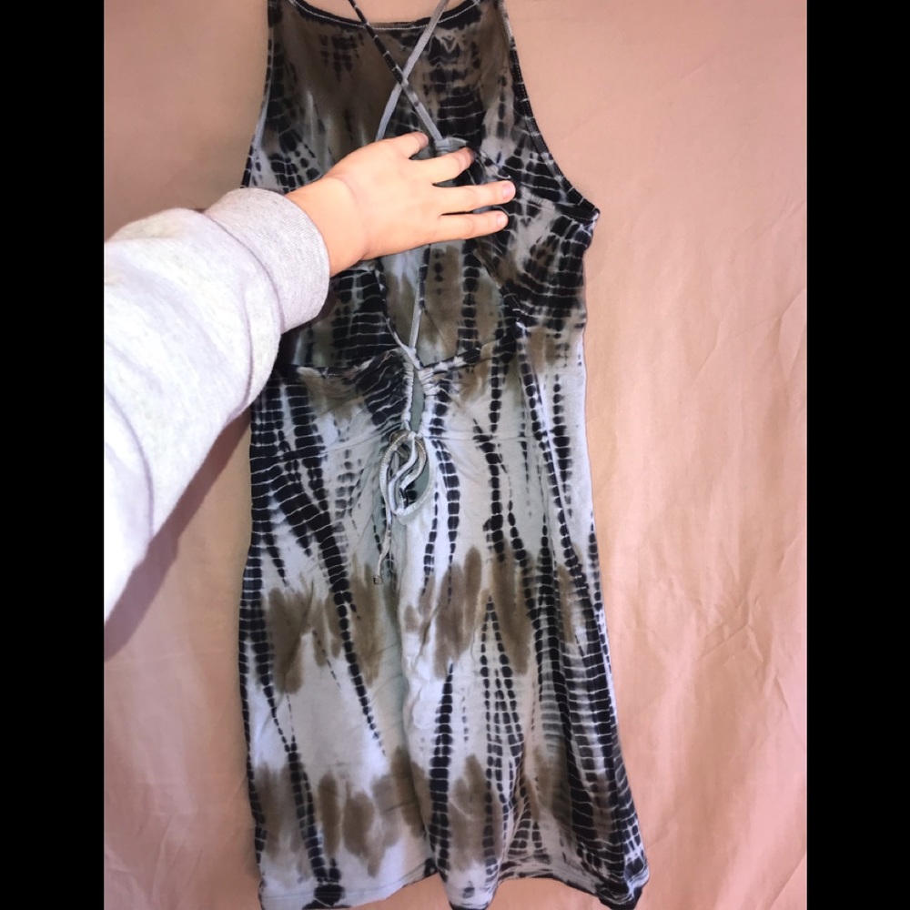 Beautifully Designed Form Fitting Dress - image 2